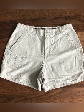 Columbia Women's Cream color Outdoor Utility Shorts